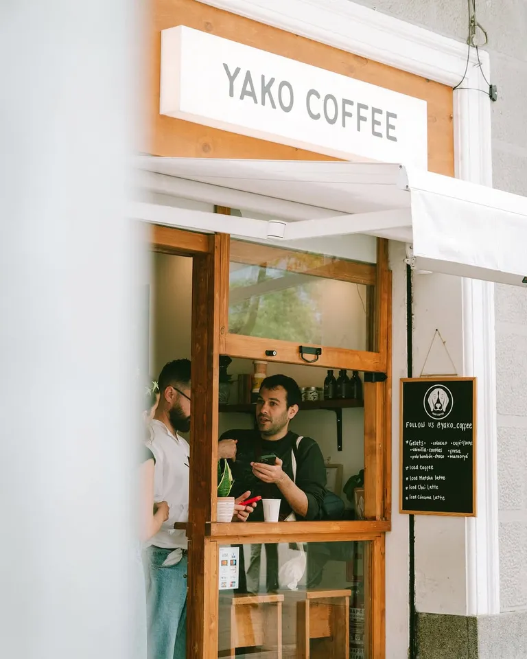 La ventana de Yako Coffee en Gal·la Placídia